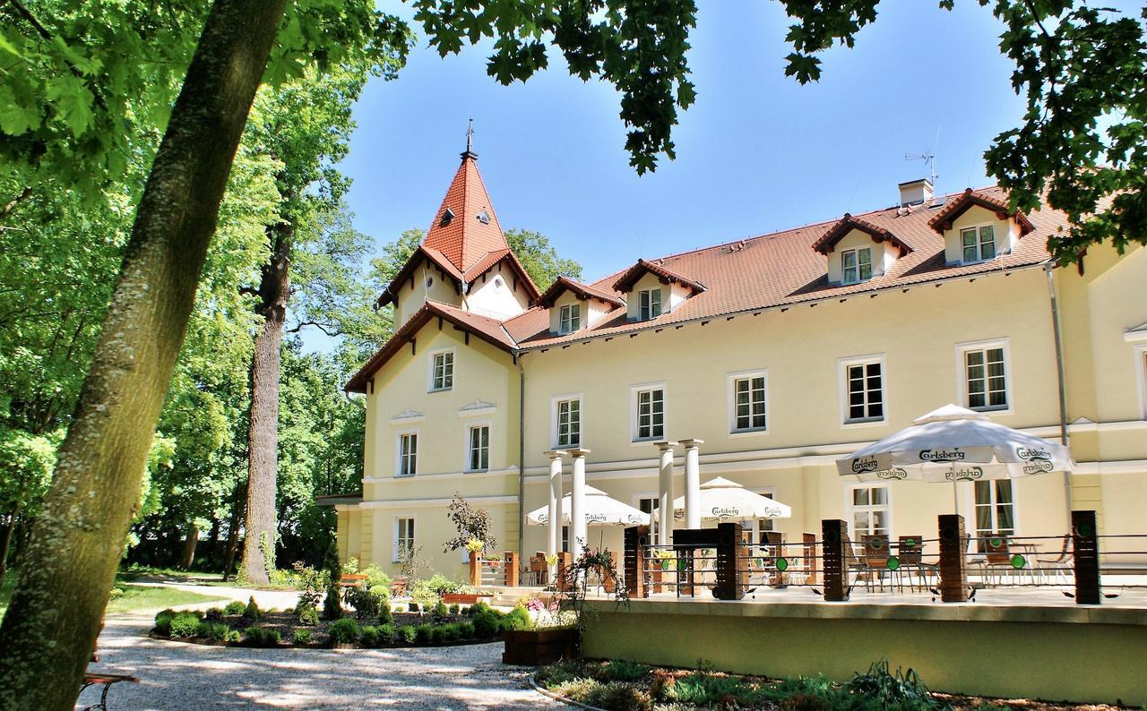 Palac Kobylin Exterior foto