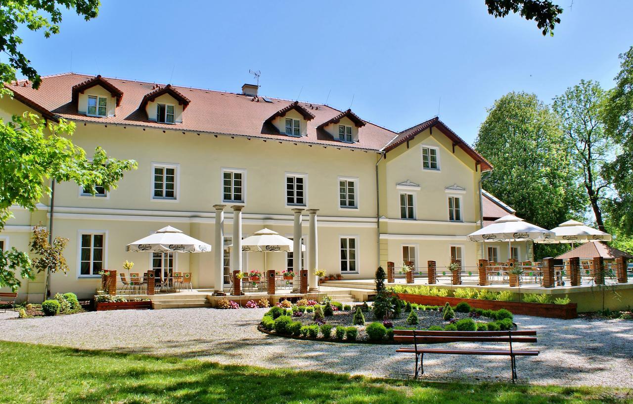 Palac Kobylin Exterior foto